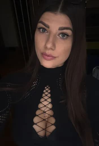 CheekyErika's Kick streamer profile picture