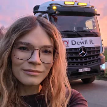 Chloe_IRL's Kick streamer profile picture