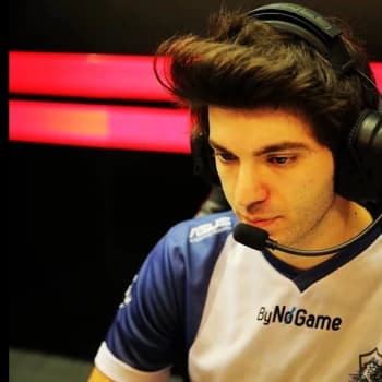 Crystal_LoL's Kick streamer profile picture