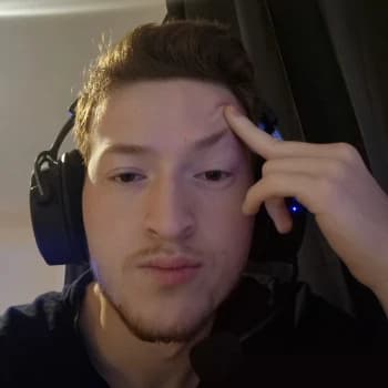 GingerEm1's Kick streamer profile picture