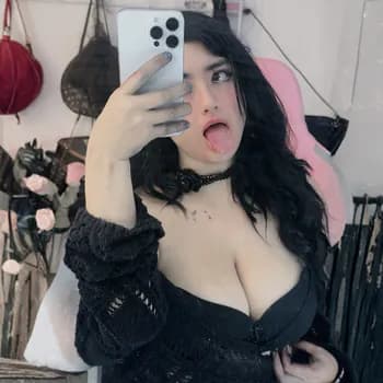LanaLovexo's Kick streamer profile picture