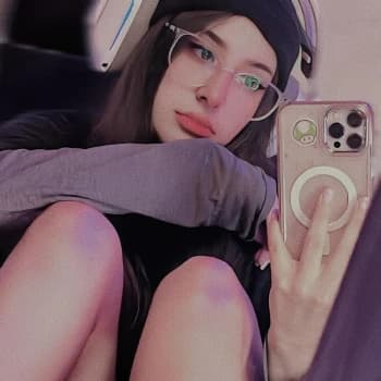 LucyGaming's Kick streamer profile picture