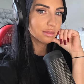 MyaFox's Kick streamer profile picture