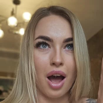 nataliewayne's Kick streamer profile picture