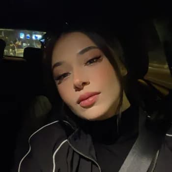 skyrairl's Kick streamer profile picture