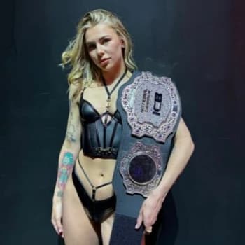 tinasnows's Kick streamer profile picture