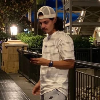 givemeuhminute's Kick streamer profile picture