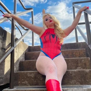 SerenaParis's Kick streamer profile picture